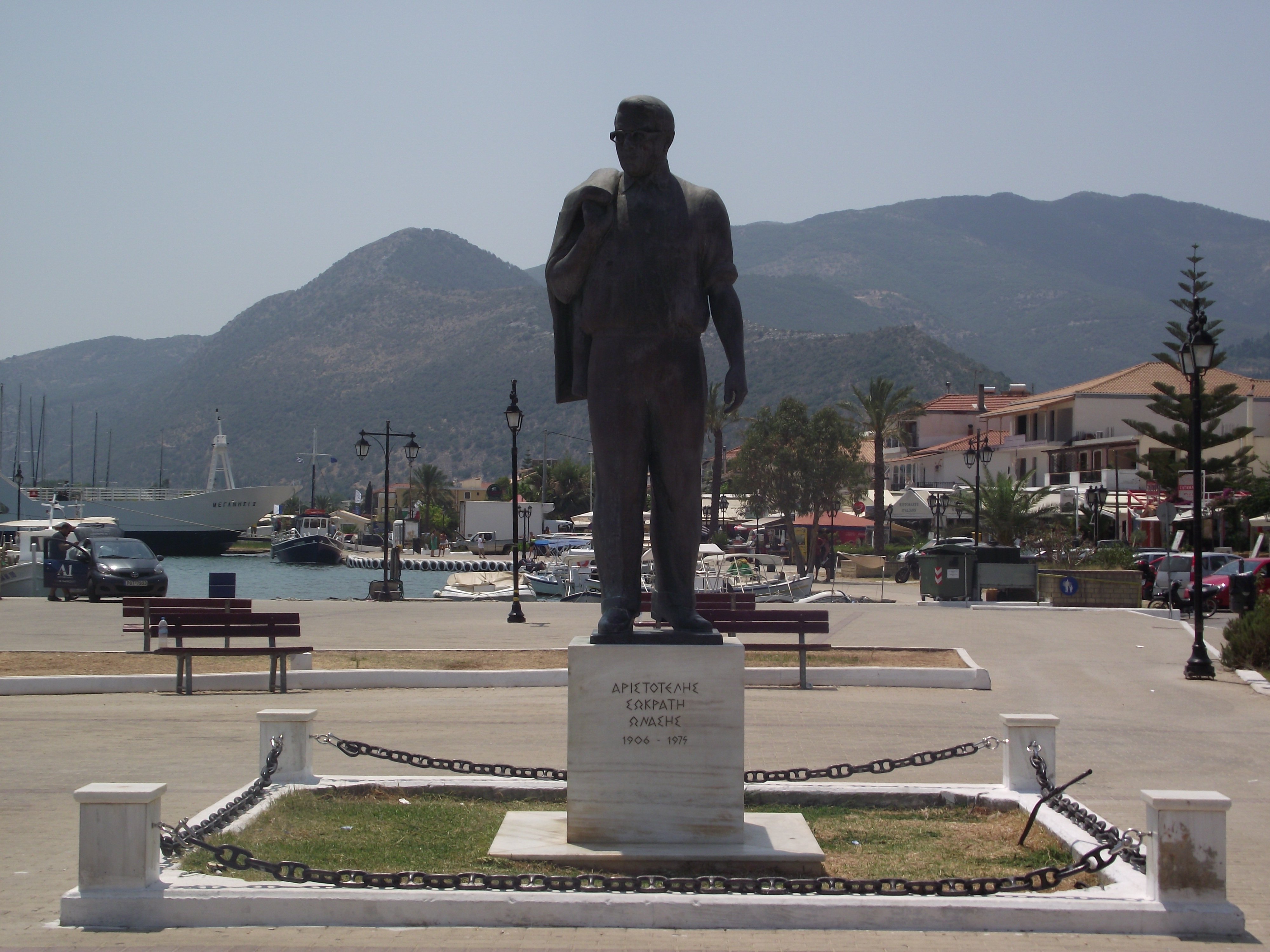 Island of Aristotle Onassis - Photo 1