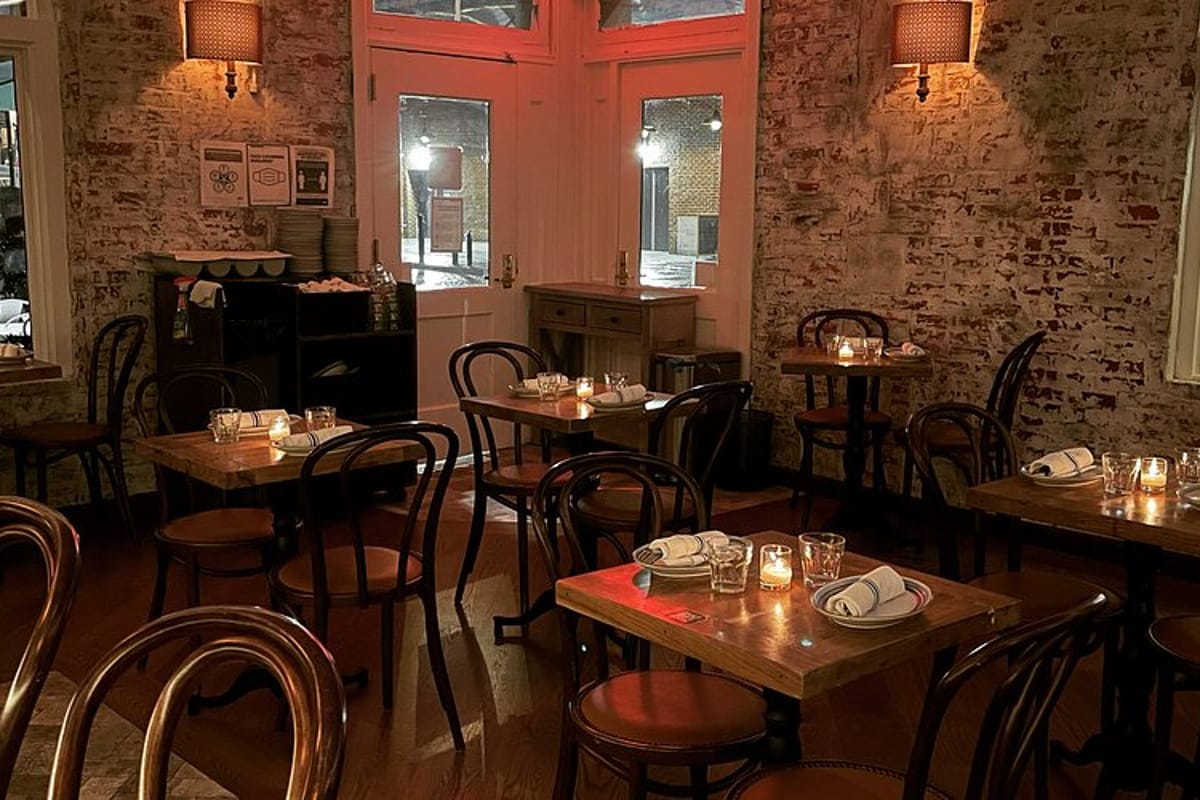 Port Tavern - Photo 1