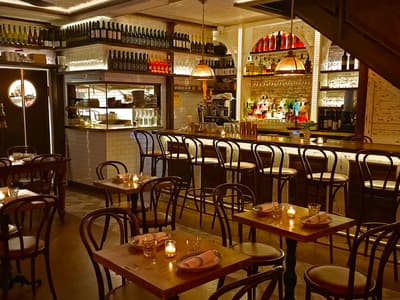 Port Tavern - Photo 3