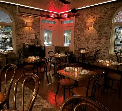Port Tavern - Photo 5