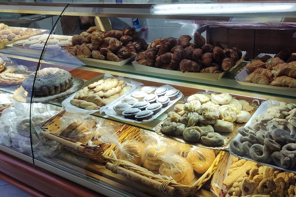 Santucci Bakery - Photo 1