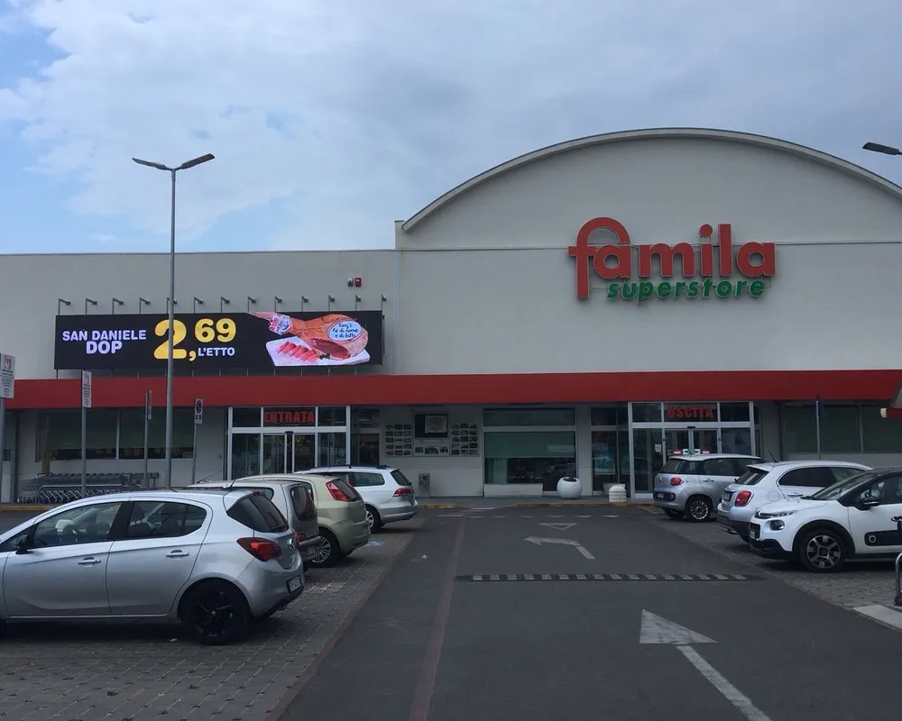 CM Supermarket - Photo 3