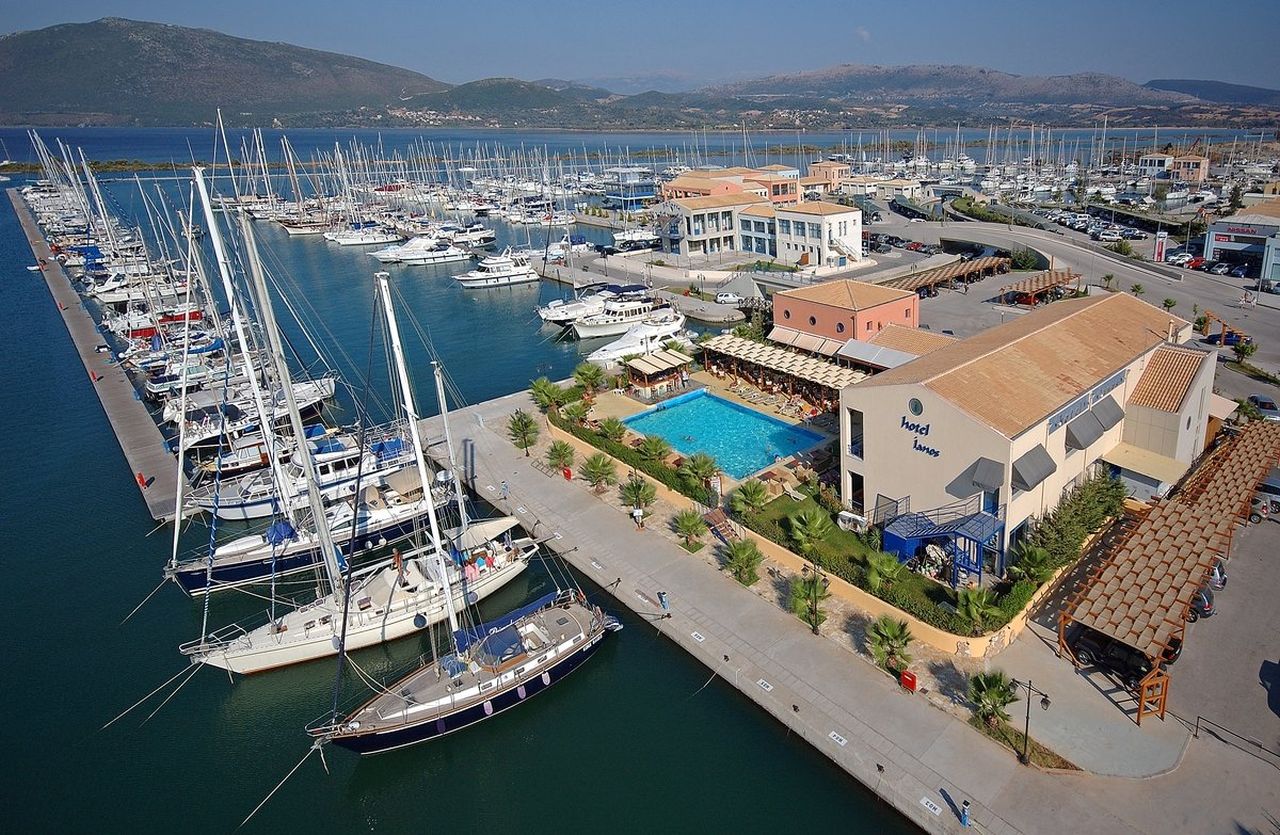 Marina market - Photo 1
