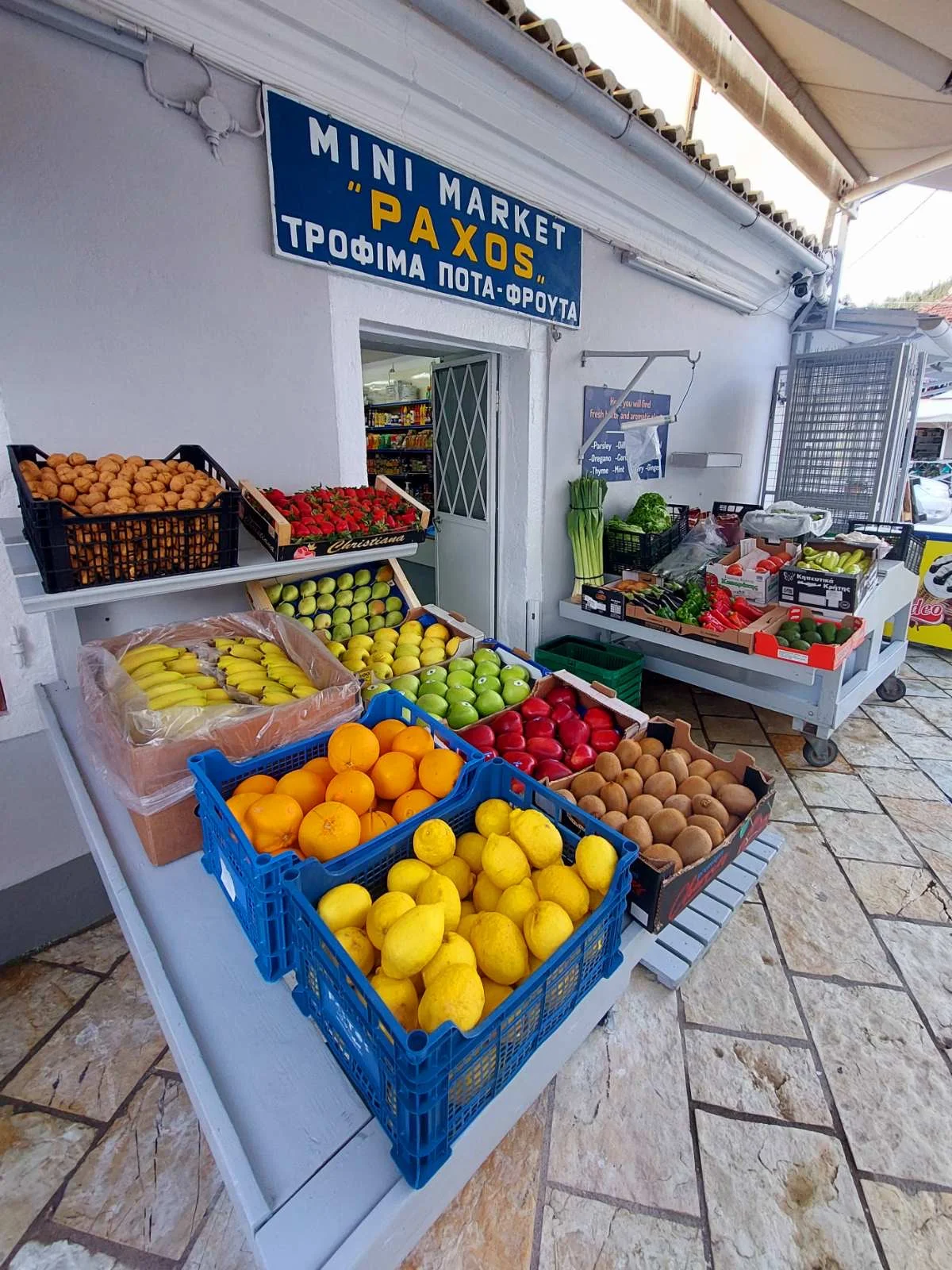 Mini Market - Photo 3