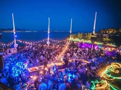 SEAESTA BEACH BAR - Photo 2