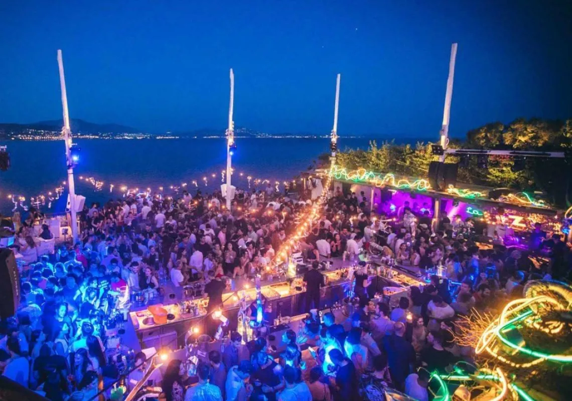 SEAESTA BEACH BAR - Photo 2