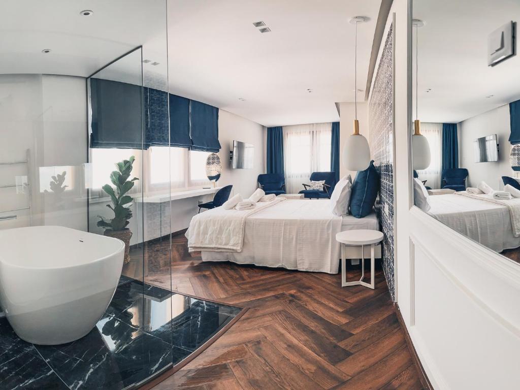 Blue Luxury Suites - Photo 4