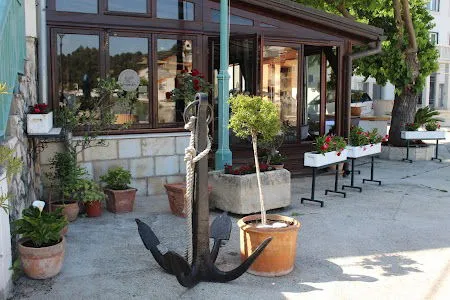 Seagull Cafe Bar - Photo 4