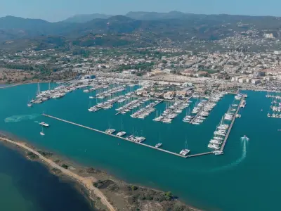 Marina market - Photo 2