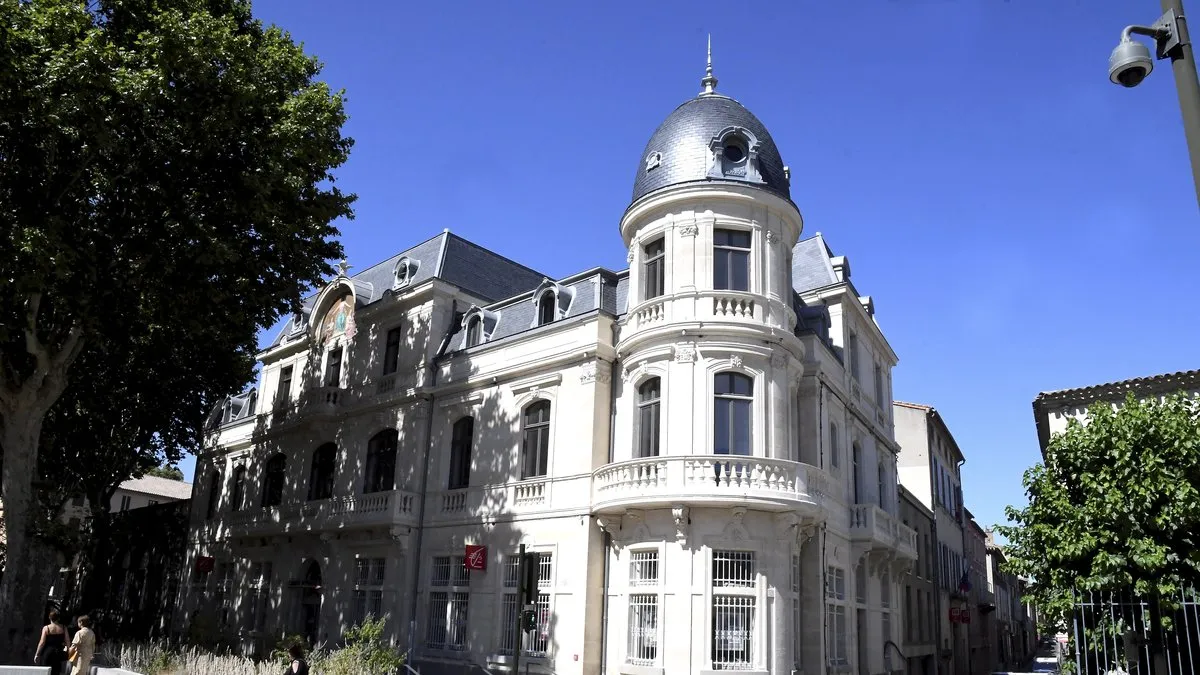 Savings Bank - Photo 4
