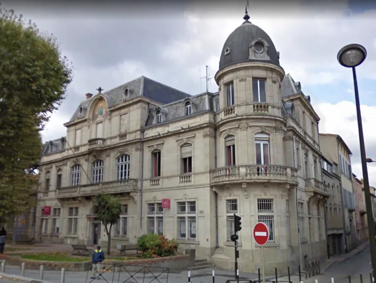 Savings Bank - Photo 2