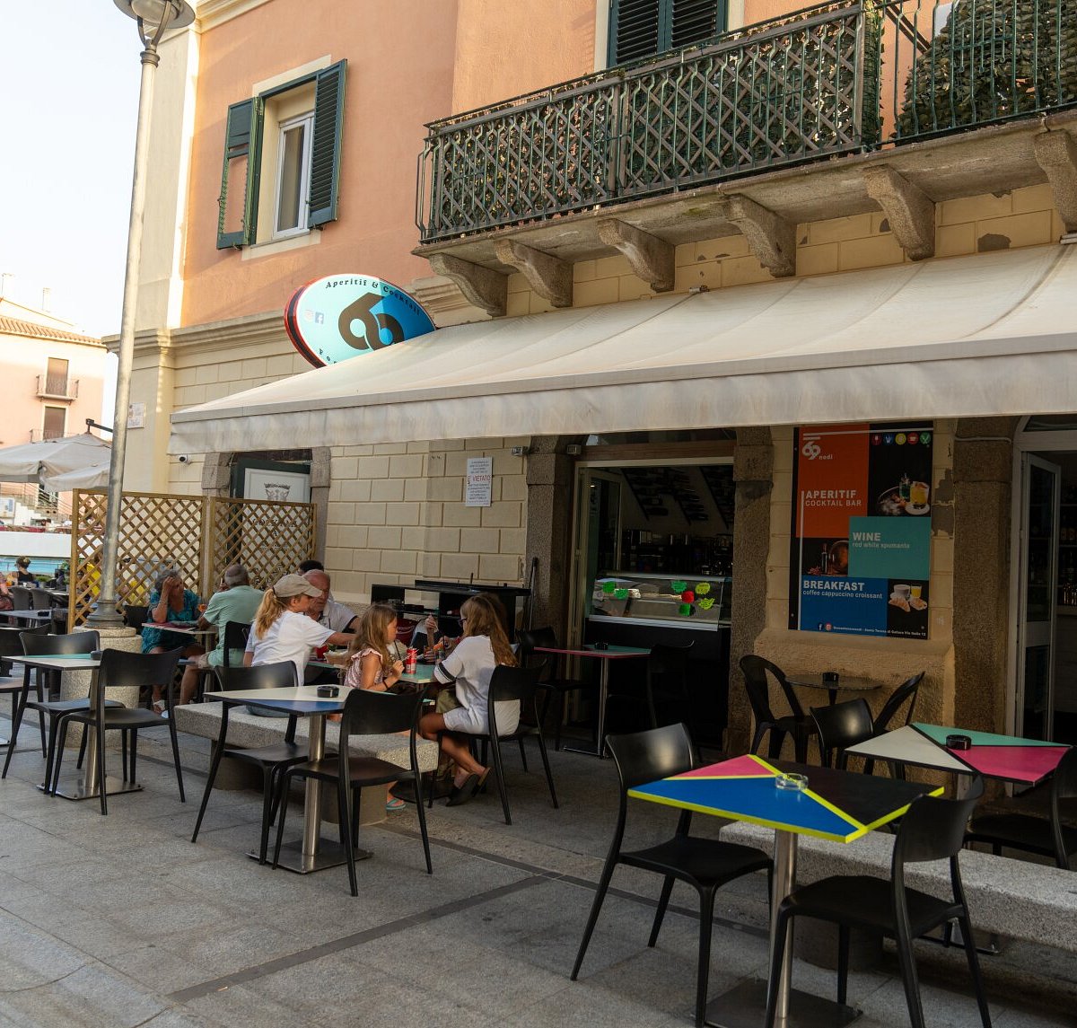 Club Bar