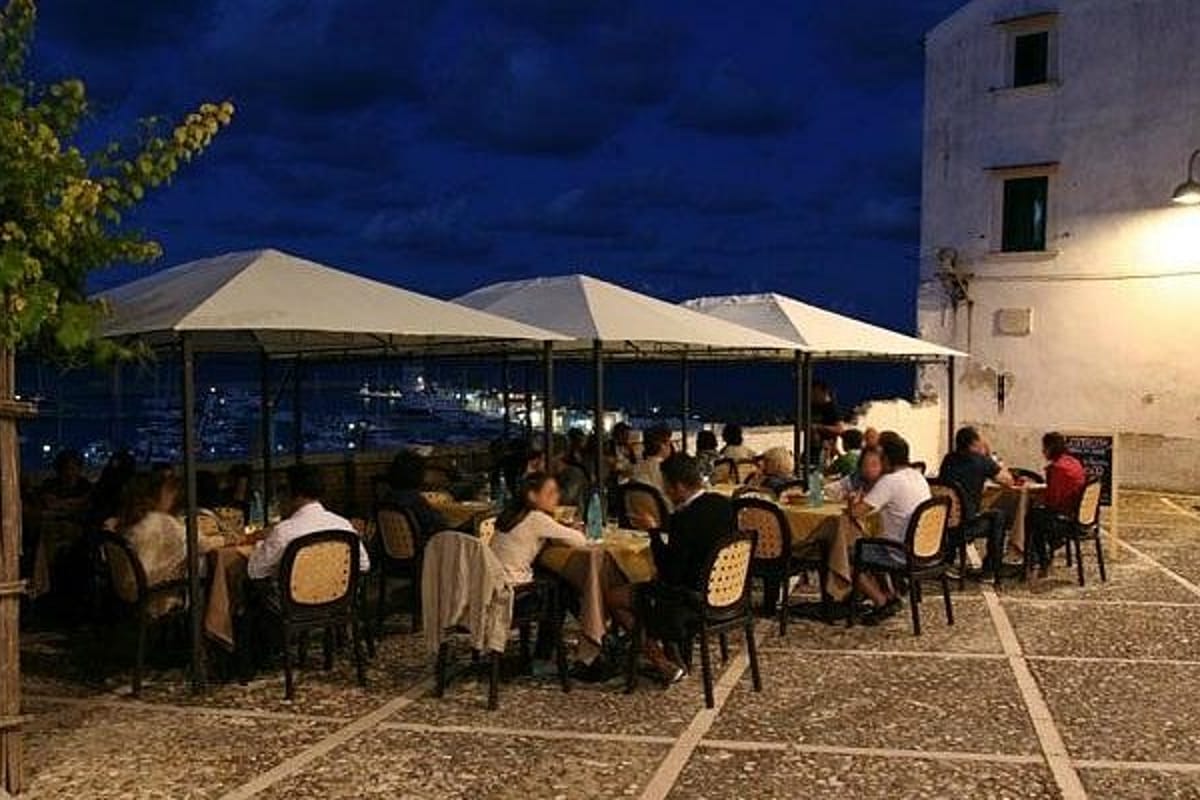 The Operetta Seafood Tavern - Photo 2