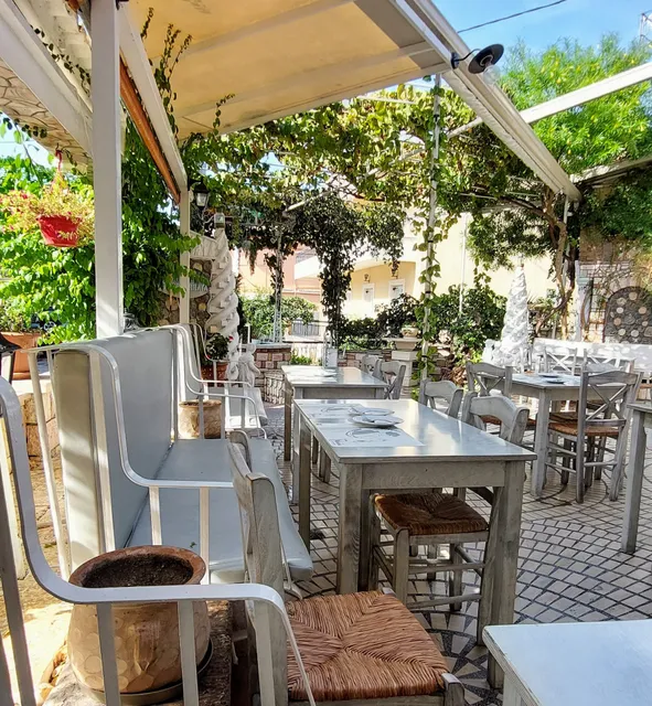 Vergina - Photo 1