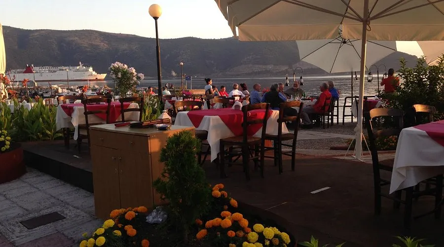 Alekos Restaurant - Photo 1